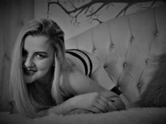 PerlaDivaio - female with red hair and  big tits webcam at xLoveCam