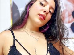 PerlaDumond - female with black hair webcam at xLoveCam