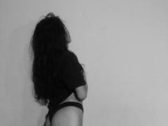 Omaliia - female with black hair webcam at xLoveCam