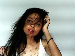 Omaliia - female with black hair webcam at xLoveCam