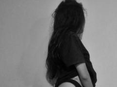 Omaliia - female with black hair webcam at xLoveCam