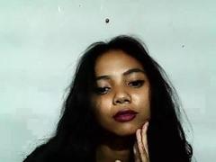 Omaliia - female with black hair webcam at xLoveCam