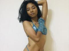 Omaliia - female with black hair webcam at xLoveCam