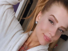 PixiFleur-hot from xLoveCam