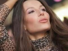 Mayolly - female with brown hair webcam at ImLive