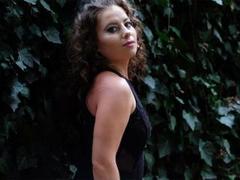 EmaAlyssa - female with brown hair webcam at LiveJasmin