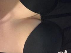 QueenKaly - female with brown hair and  small tits webcam at xLoveCam