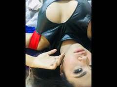 QueenNhicolle-hot - female with black hair webcam at xLoveCam