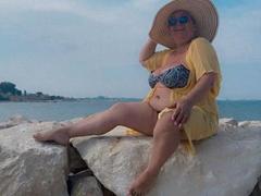 QueenPammy - female webcam at xLoveCam