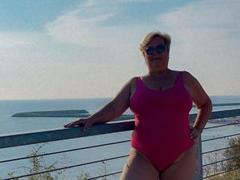 QueenPammy - female webcam at xLoveCam