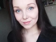 QueenZoe - female with brown hair and  small tits webcam at xLoveCam