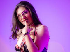 RapZelly - female webcam at xLoveCam