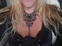 Rassige-Frau - blond female webcam at xLoveCam