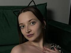 RebeccaWelles - female with brown hair webcam at LiveJasmin