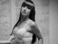 RennyGusty - female with brown hair webcam at xLoveCam