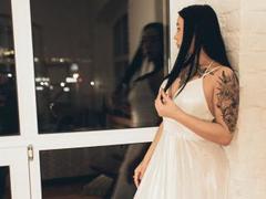 ReynaReign - female with black hair webcam at xLoveCam