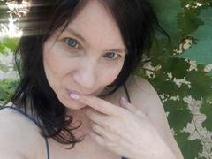 RinaBellas - female with brown hair webcam at xLoveCam