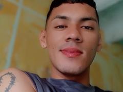 RonalSkinny - male webcam at xLoveCam