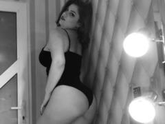 AmeliaGrayson - female with brown hair webcam at LiveJasmin