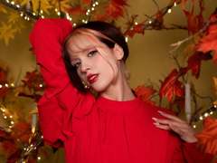 RoseSun - blond female with  small tits webcam at xLoveCam