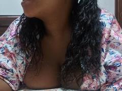RossaMaria - female with black hair and  big tits webcam at xLoveCam