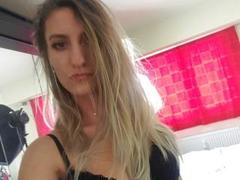 RoxaneQuinn - female with brown hair webcam at xLoveCam
