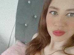 RoxannaMarley - female with brown hair and  small tits webcam at xLoveCam