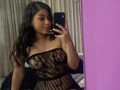 RoxyWood - female with black hair webcam at xLoveCam