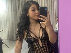 RoxyWood - female with black hair webcam at xLoveCam