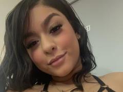 RoxyWood - female with black hair webcam at xLoveCam