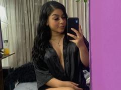 RoxyWood - female with black hair webcam at xLoveCam