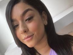 RoxyWood - female with black hair webcam at xLoveCam