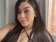 RoxyWood - female with black hair webcam at xLoveCam