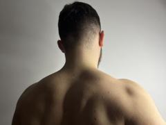 SamStrong - male webcam at xLoveCam