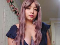 SamanthaWoolf - female with black hair webcam at xLoveCam