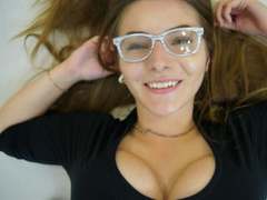 SandyKiss - female with brown hair and  big tits webcam at xLoveCam