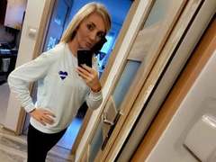 KissSandy - blond female webcam at xLoveCam