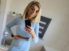 KissSandy - blond female webcam at xLoveCam