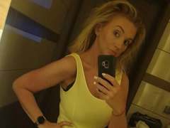KissSandy - blond female webcam at xLoveCam