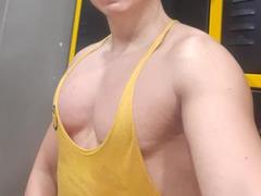 SantyMuscle from xLoveCam