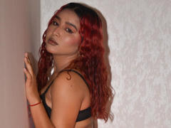 SaraSpanic - female with brown hair webcam at xLoveCam