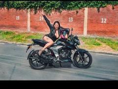 SaraSwan - female with brown hair webcam at xLoveCam