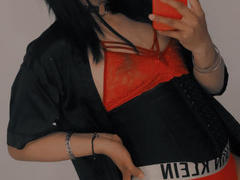 SaraWinson - shemale with brown hair webcam at xLoveCam