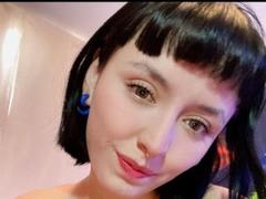 SaraleePoison - female with black hair webcam at xLoveCam