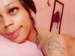 SarhabyMendez - shemale webcam at xLoveCam