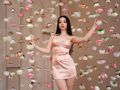 SashaSimmon - female with black hair and  small tits webcam at LiveJasmin