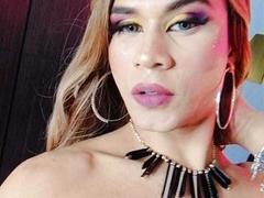 SaskyaDeluxxe - blond shemale webcam at xLoveCam