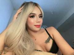 SassyMarilou - shemale with black hair webcam at xLoveCam