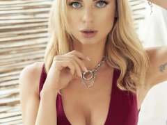 SativaExlusive-hot - blond female webcam at xLoveCam