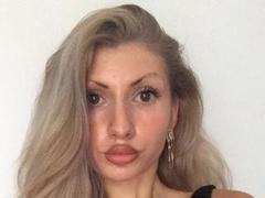 ScarlettAmazing - blond female webcam at xLoveCam